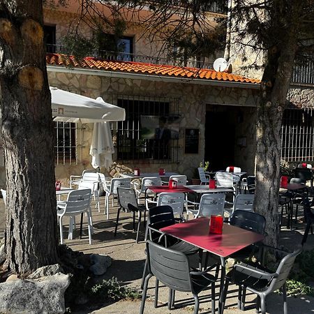 Hotel Restaurante Rio Cuervo Vega del Cadorno ภายนอก รูปภาพ