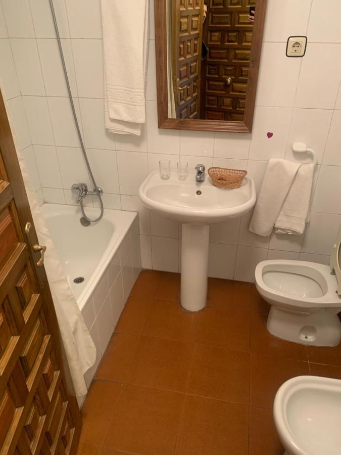 Hotel Restaurante Rio Cuervo Vega del Cadorno ภายนอก รูปภาพ