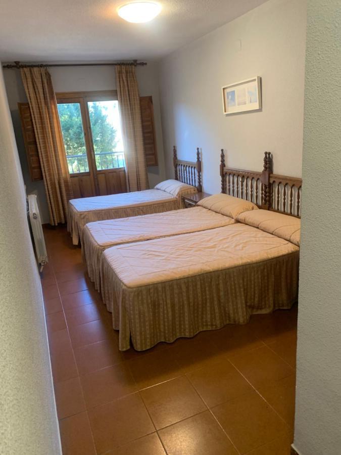 Hotel Restaurante Rio Cuervo Vega del Cadorno ภายนอก รูปภาพ