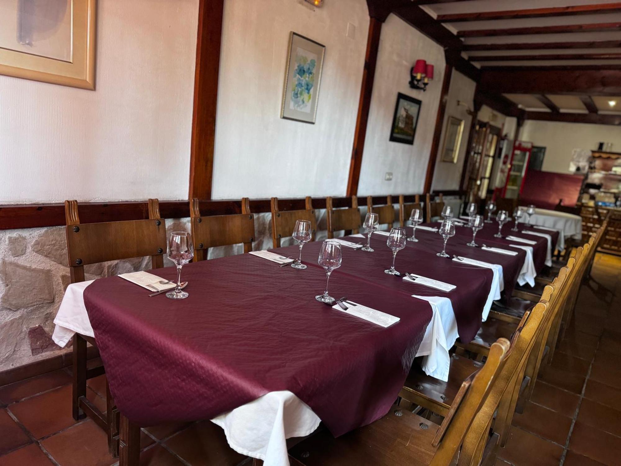Hotel Restaurante Rio Cuervo Vega del Cadorno ภายนอก รูปภาพ