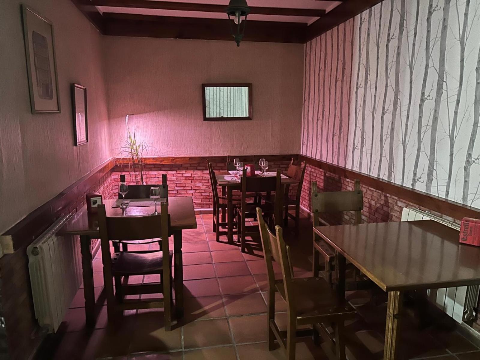 Hotel Restaurante Rio Cuervo Vega del Cadorno ภายนอก รูปภาพ